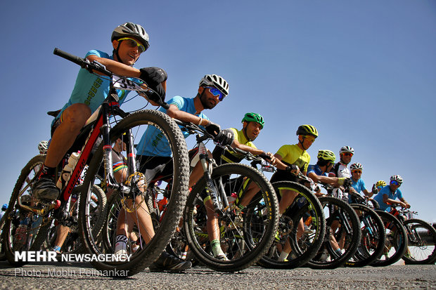 مسابقات بین المللی دوچرخه سواری کوهستان در بروجن برگزار می شود