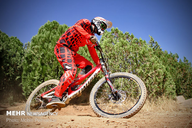 برگزاری رقابت های دوچرخه سواری کوهستان کشور در اراک