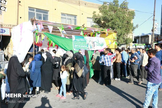 توزیع آش نذری به مناسبت عید غدیر در زنجان