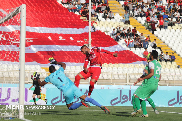 دیدار تیم های فوتبال تراکتور سازی و ماشین سازی تبریز