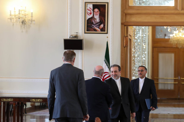 عراقجي يستقبل ووزير الدولة البريطاني "أليستر بيرت" في طهران