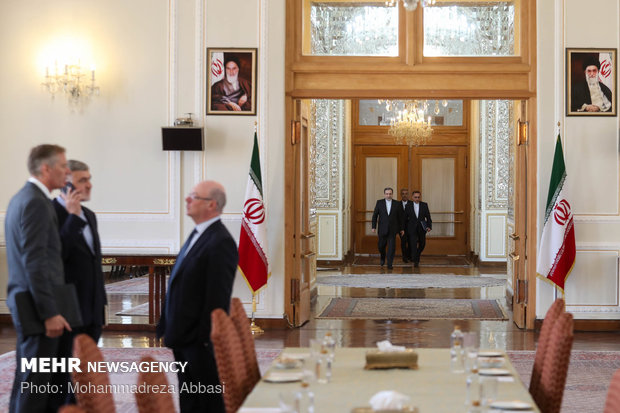 عراقجي يستقبل ووزير الدولة البريطاني "أليستر بيرت" في طهران