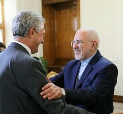 Zarif meets UN refugee chief