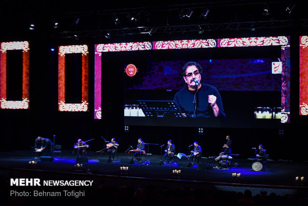 Shahram Nazeri holds concert in Tehran