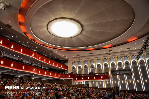 Shahram Nazeri holds concert in Tehran