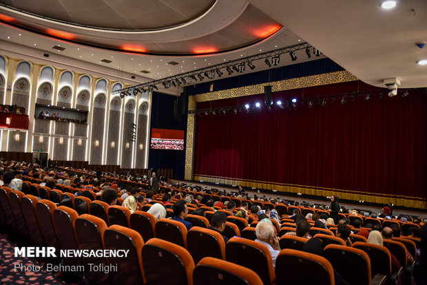 Shahram Nazeri holds concert in Tehran