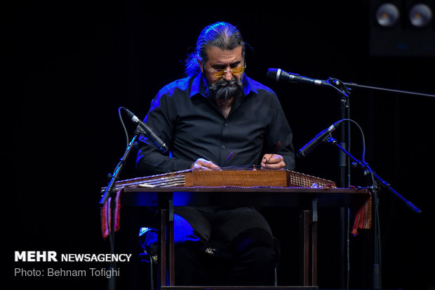 Shahram Nazeri holds concert in Tehran