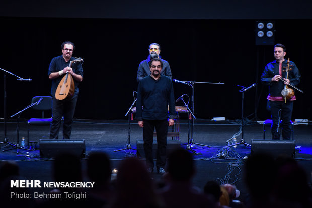 Shahram Nazeri holds concert in Tehran