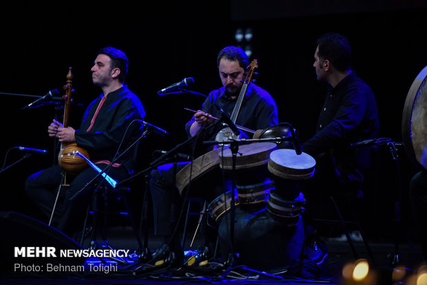 Shahram Nazeri holds concert in Tehran