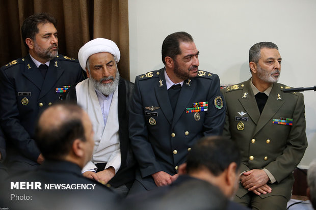 Leader receives officials of Khatam ol-Anbiya Air Defense Base