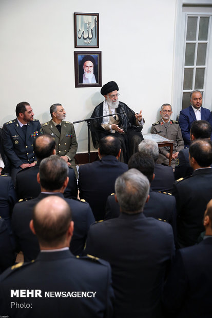 Leader receives officials of Khatam ol-Anbiya Air Defense Base