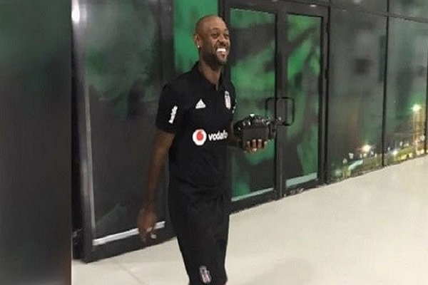 Vagner Love'den şok hareket! 