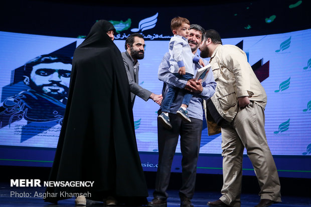 گردهمایی اهالی فرهنگ و هنر ایران در پاسداشت شهدای مدافع حرم