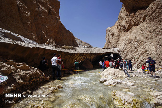 Chama ice cave falls, kills one