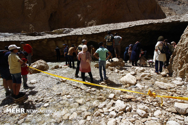 Chama ice cave falls, kills one