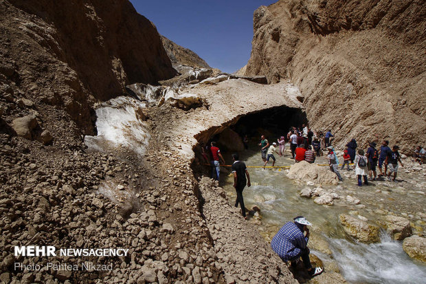 Chama ice cave falls, kills one