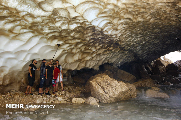 Chama ice cave falls, kills one