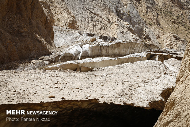 Chama ice cave falls, kills one