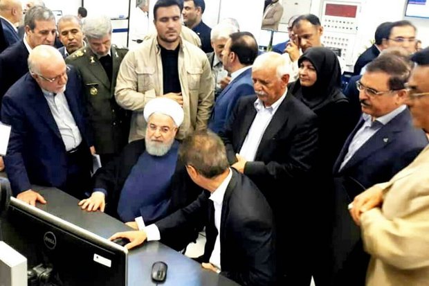 Rouhani opens 3 giant petrochemical projects in Asaluyeh
