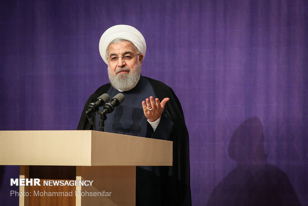 Pres. Rouhani opens giant petrochemical projects in Asaluyeh