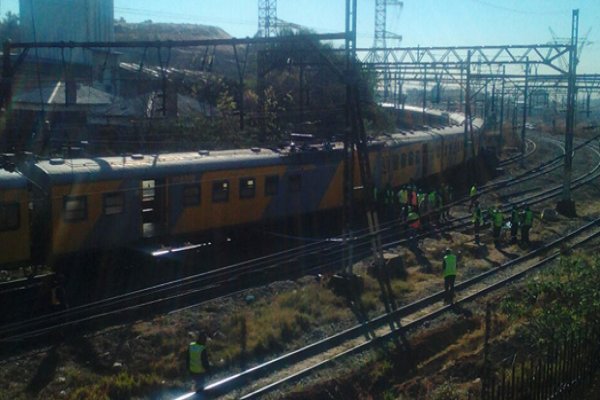 جنوبی افریقہ میں دو ٹرینوں میں تصادم / 100 افراد زخمی