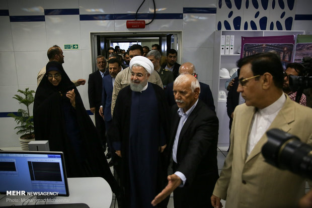 Rouhani inaugurates 3 major petchem projects in Assaluyeh