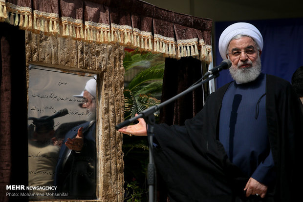 Rouhani inaugurates 3 major petchem projects in Assaluyeh