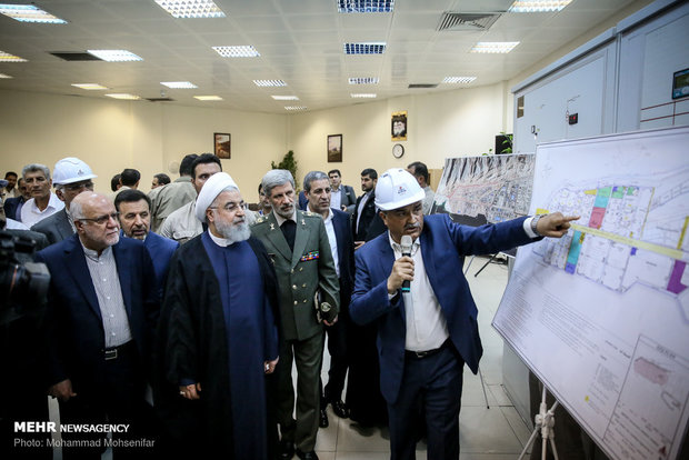 Rouhani inaugurates 3 major petchem projects in Assaluyeh