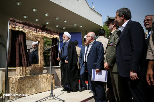 Rouhani inaugurates 3 major petchem projects in Assaluyeh