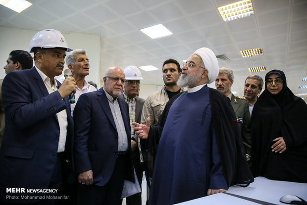 Rouhani inaugurates 3 major petchem projects in Assaluyeh