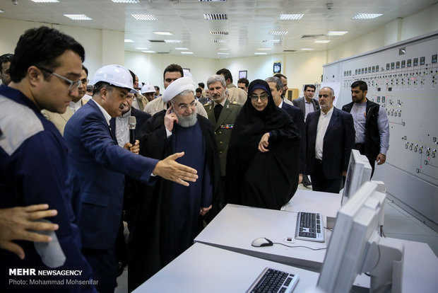 Rouhani inaugurates 3 major petchem projects in Assaluyeh