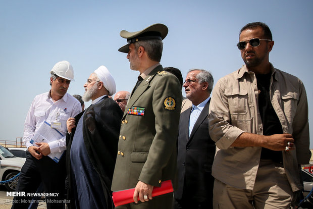 Rouhani inaugurates 3 major petchem projects in Assaluyeh