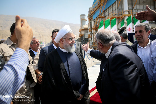 Rouhani inaugurates 3 major petchem projects in Assaluyeh