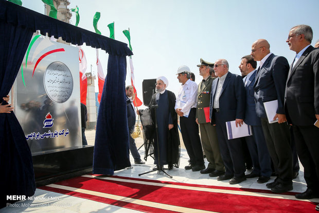 Rouhani inaugurates 3 major petchem projects in Assaluyeh