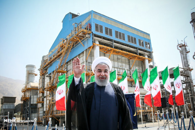 Rouhani inaugurates 3 major petchem projects in Assaluyeh