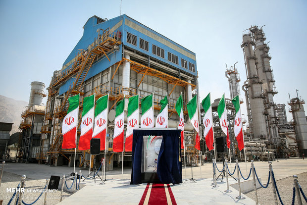 Rouhani inaugurates 3 major petchem projects in Assaluyeh