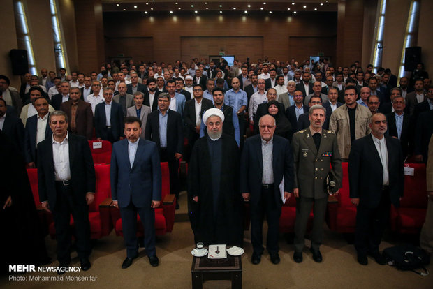 Rouhani inaugurates 3 major petchem projects in Assaluyeh