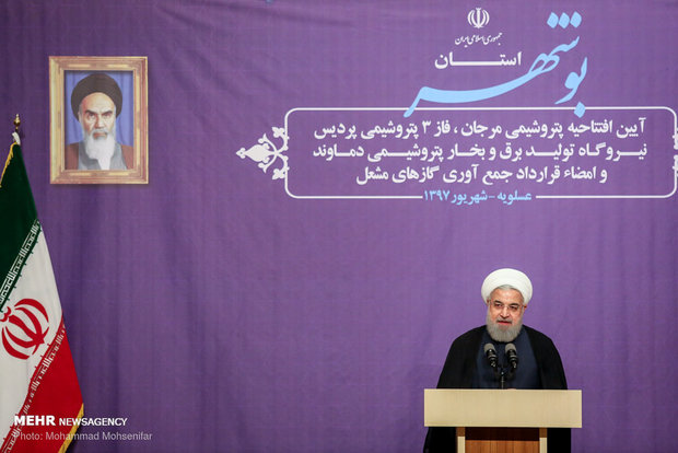 Rouhani inaugurates 3 major petchem projects in Assaluyeh