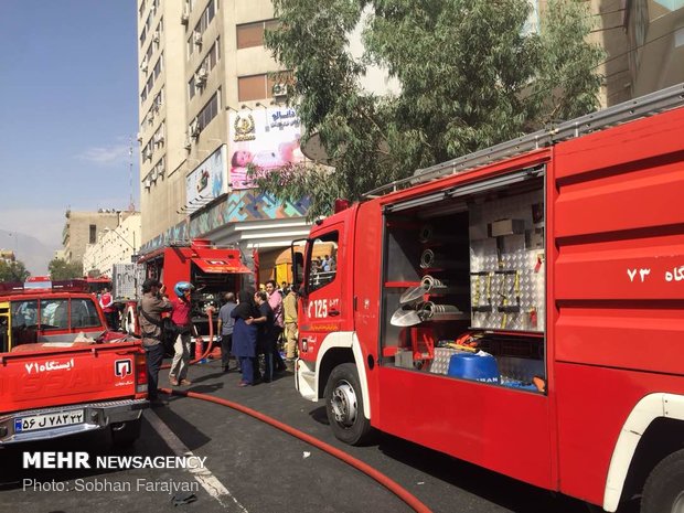 آتش گرفتن پاساژ تجاری در میدان امام حسین(ع)