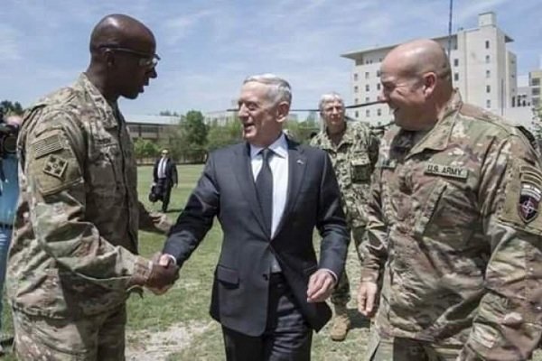 امریکہ کے وزير دفاع کابل پہنچ گئے