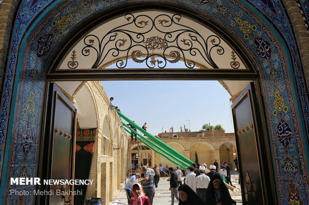 بر افراشتن خیمه عزاداری در صحن امامزاده موسی مبرقع