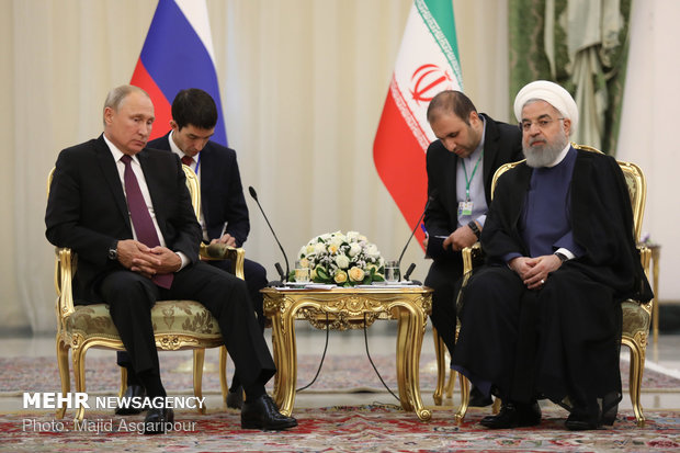 Rouhani, Putin meet on sidelines of Tehran summit