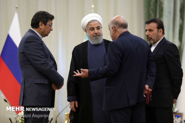 Rouhani, Putin meet on sidelines of Tehran summit
