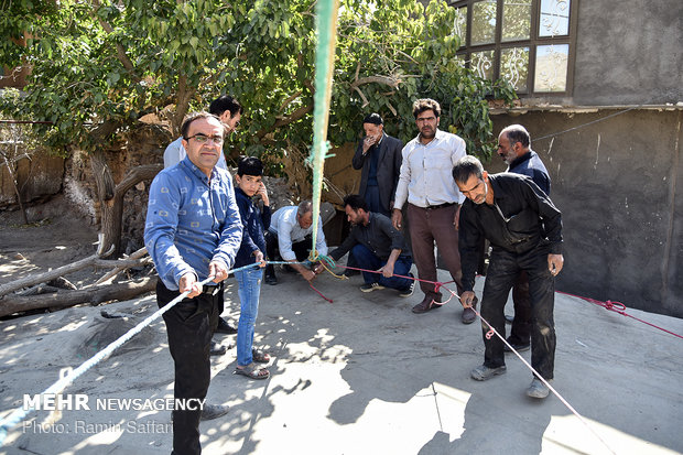 مراسم خیمه پوشان در روستای پیوژن مشهد