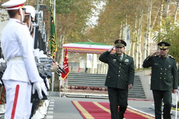 وزير الدفاع الصيني: مستعدون لتعزيز علاقتنا الاستراتيجية مع ايران 