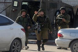 عملية طعن وجنود الاحتلال يطلقون النار علی بعضهم البعض