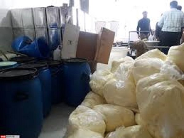 ۳۰۰کیلو روغن حیوانی غیر بهداشتی از کارگاه تولیدی در ورامین کشف شد