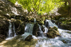 İran'da turistlerin ilgisini çeken "Ateşgah" şelalesi