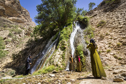 Photo depicts travelers reveling in natural sceneries adjacent to Atashgah village in Lordegan county of Chaharmahal-Bakhtiari province, western Iran, September 9, 2018. 