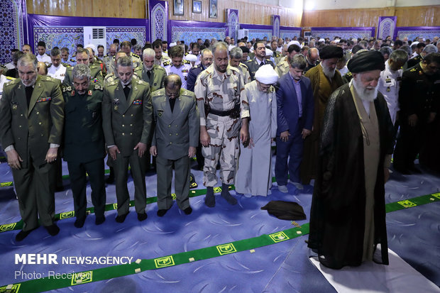 حضور فرمانده معظم کل قوا در دانشگاه علوم دریایی نوشهر